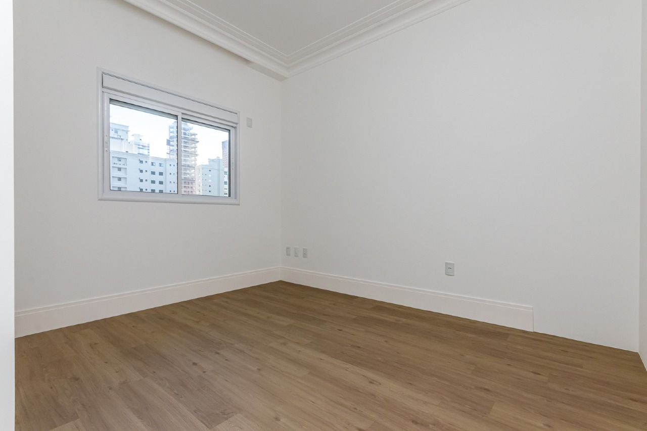 Foto do imóvel Apartamento 4 suítes no Edifício La Belle – 196m² a 60m do mar em Meia Praia, Itapema