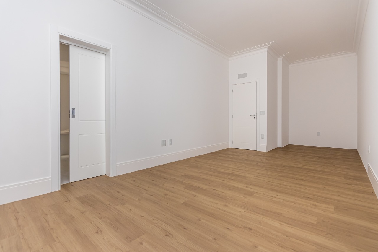 Foto do imóvel Apartamento 4 suítes no Edifício La Belle – 196m² a 60m do mar em Meia Praia, Itapema