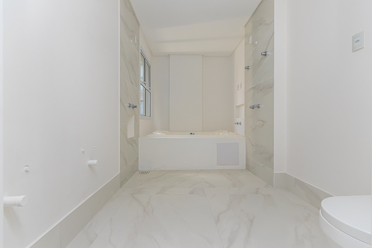Foto do imóvel Apartamento 4 suítes no Edifício La Belle – 196m² a 60m do mar em Meia Praia, Itapema