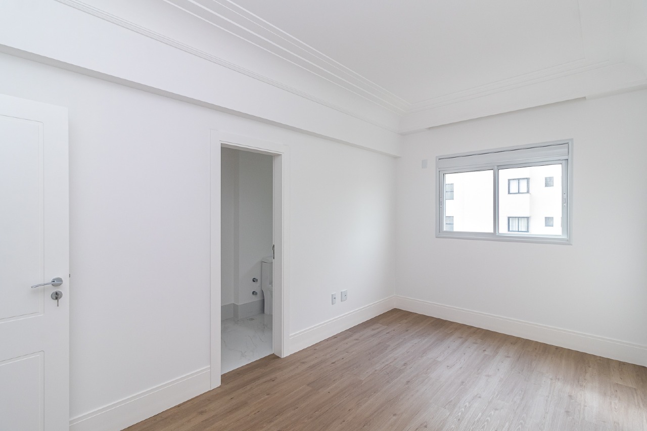 Foto do imóvel Apartamento de 4 suítes no Ed. Belvedere no Centro de Itapema