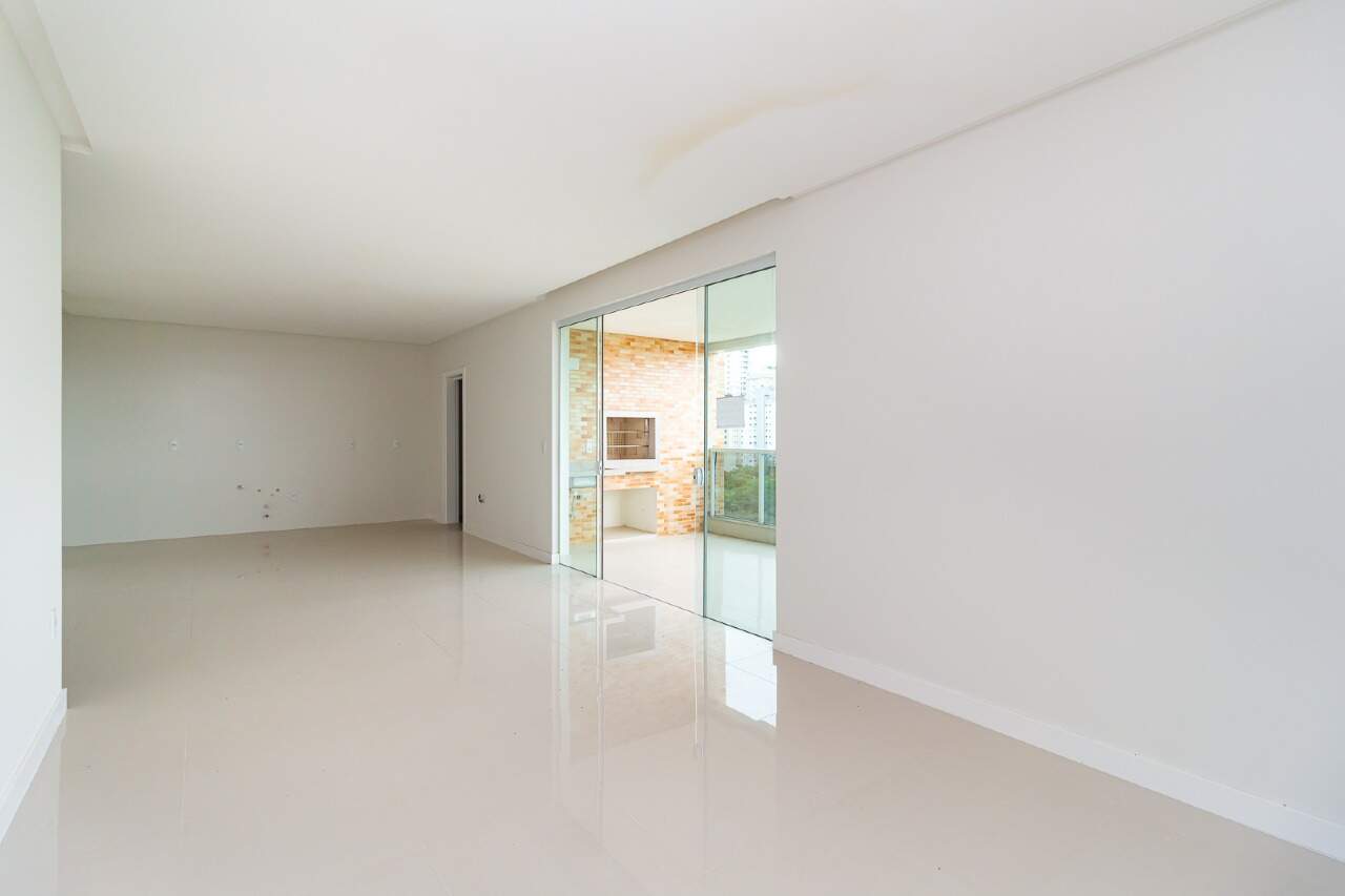 Foto do imóvel Apartamento com 3 suítes em Meia Praia, Itapema/SC.