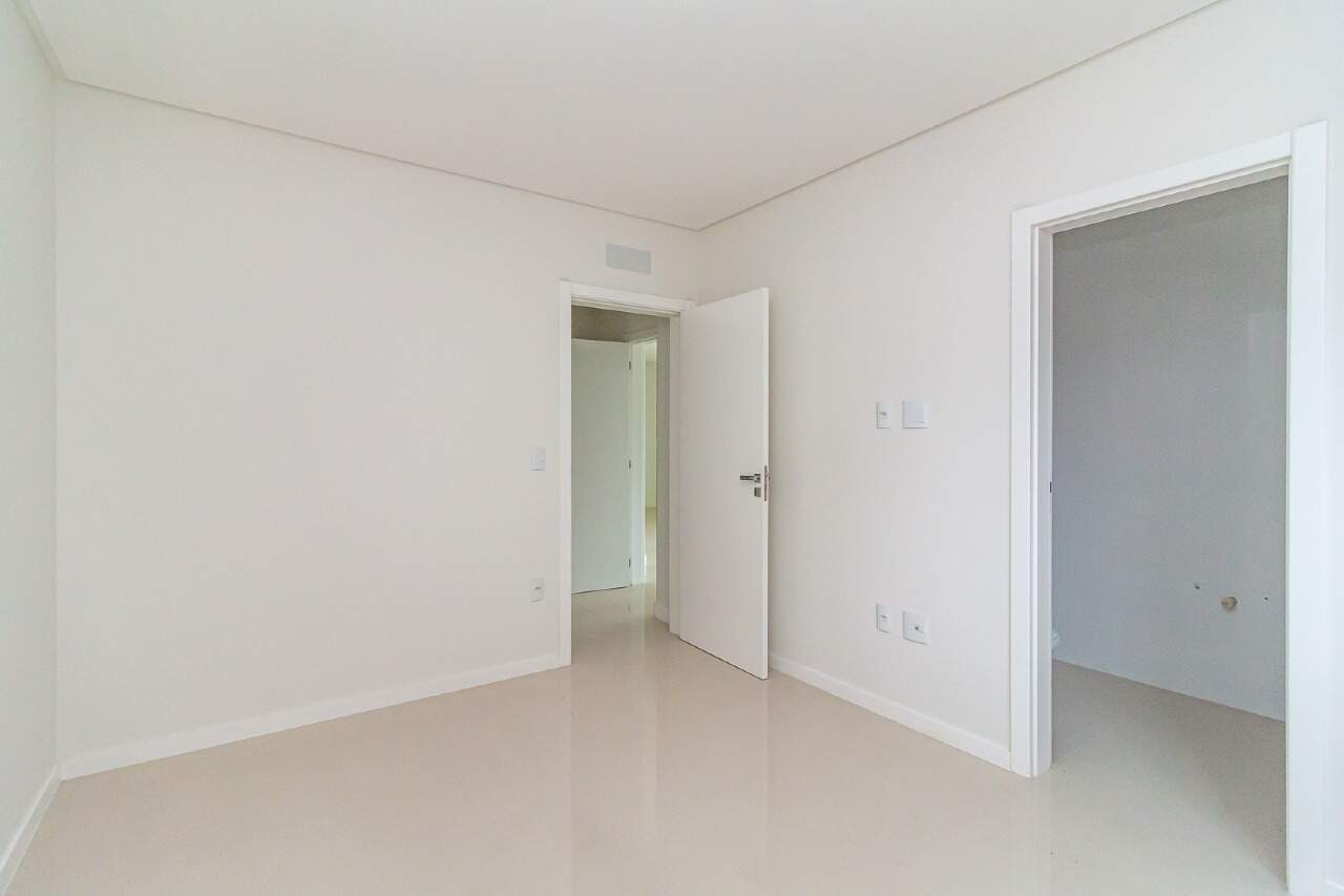 Foto do imóvel Apartamento com 3 suítes em Meia Praia, Itapema/SC.