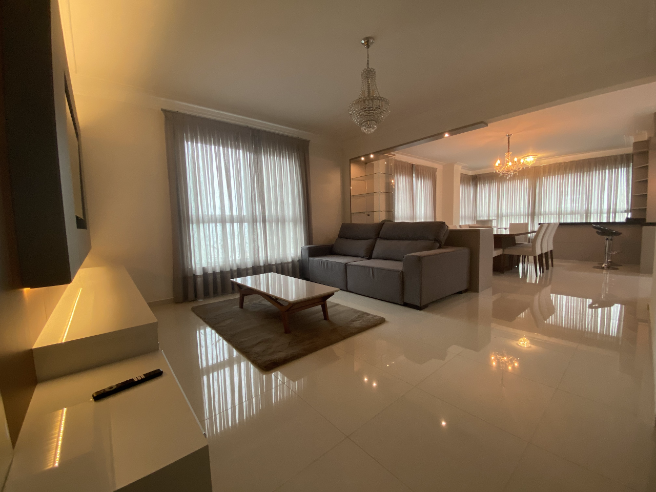 Apartamento mobiliado com vista mar 4 suítes Central Tower Meia Praia Itapema