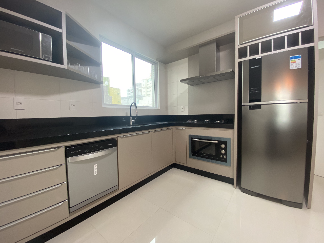 Foto do imóvel Apartamento à venda no Edifício Central Tower com 02 suítes + 02 Demi Suíte, 294,00m² privativos, na Meia Praia, Itapema / SC