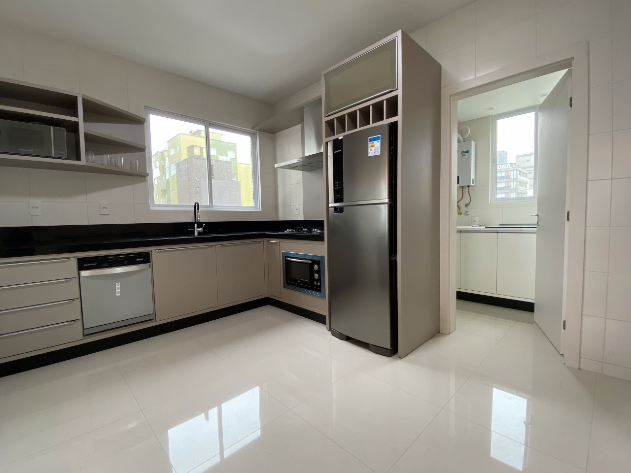 Foto do imóvel Apartamento à venda no Edifício Central Tower com 02 suítes + 02 Demi Suíte, 294,00m² privativos, na Meia Praia, Itapema / SC