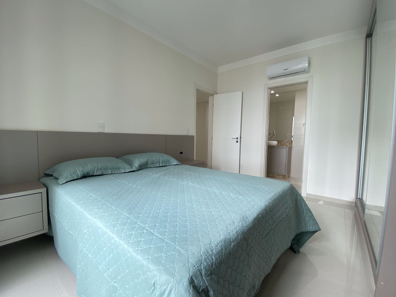 Foto do imóvel Apartamento à venda no Edifício Central Tower com 02 suítes + 02 Demi Suíte, 294,00m² privativos, na Meia Praia, Itapema / SC