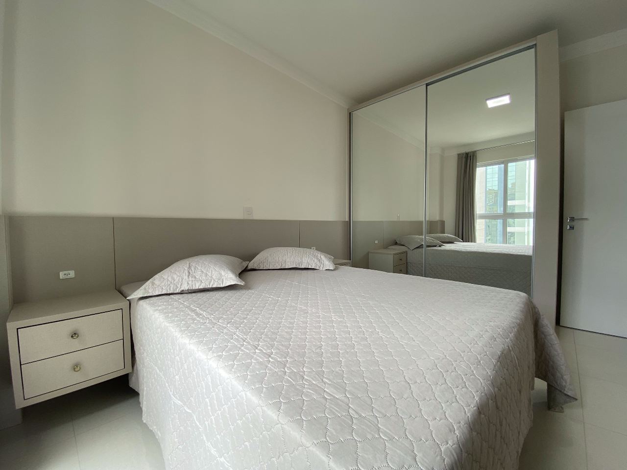 Foto do imóvel Apartamento à venda no Edifício Central Tower com 02 suítes + 02 Demi Suíte, 294,00m² privativos, na Meia Praia, Itapema / SC