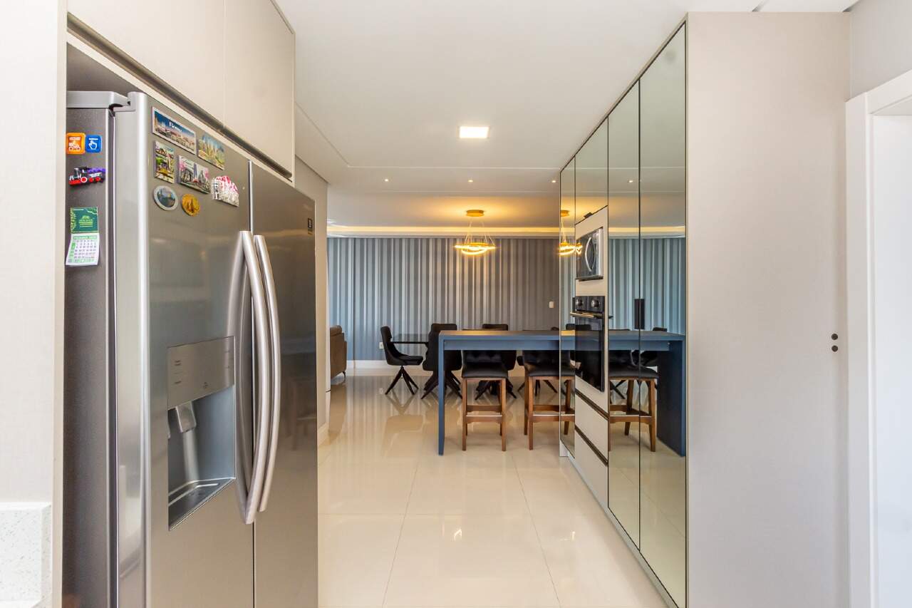 Foto do imóvel Apartamento 3 suítes no Edifício Mar das Arábias em Meia Praia Itapema – 170m²