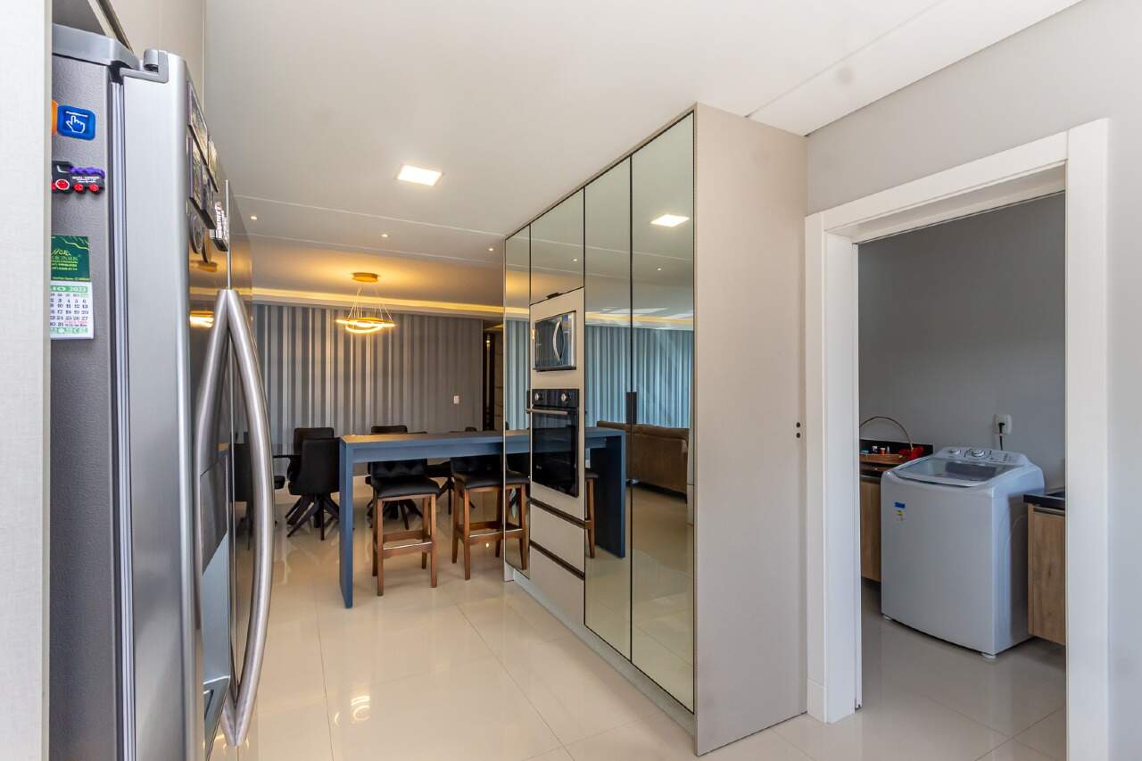 Foto do imóvel Apartamento 3 suítes no Edifício Mar das Arábias em Meia Praia Itapema – 170m²