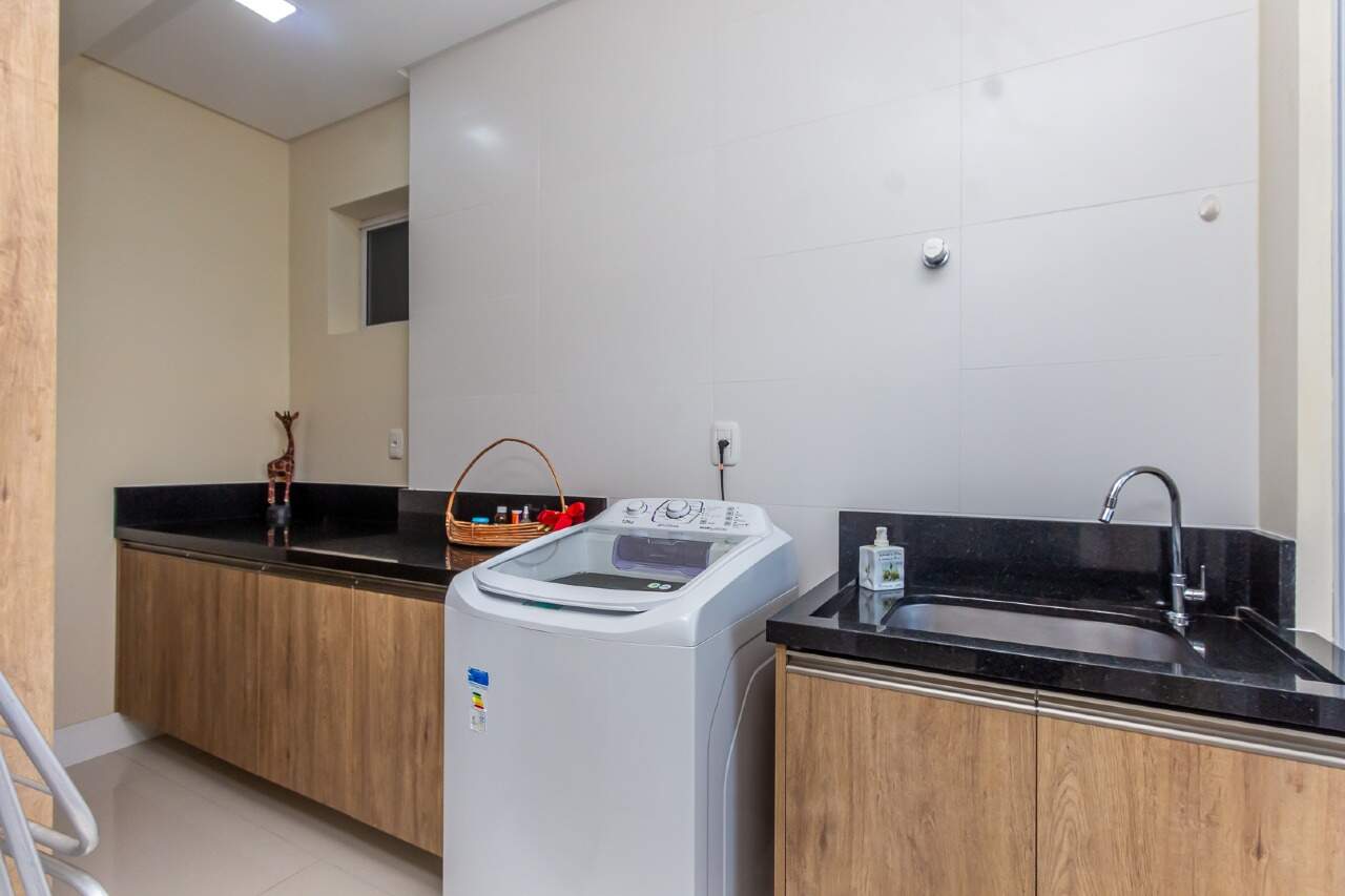 Foto do imóvel Apartamento 3 suítes no Edifício Mar das Arábias em Meia Praia Itapema – 170m²