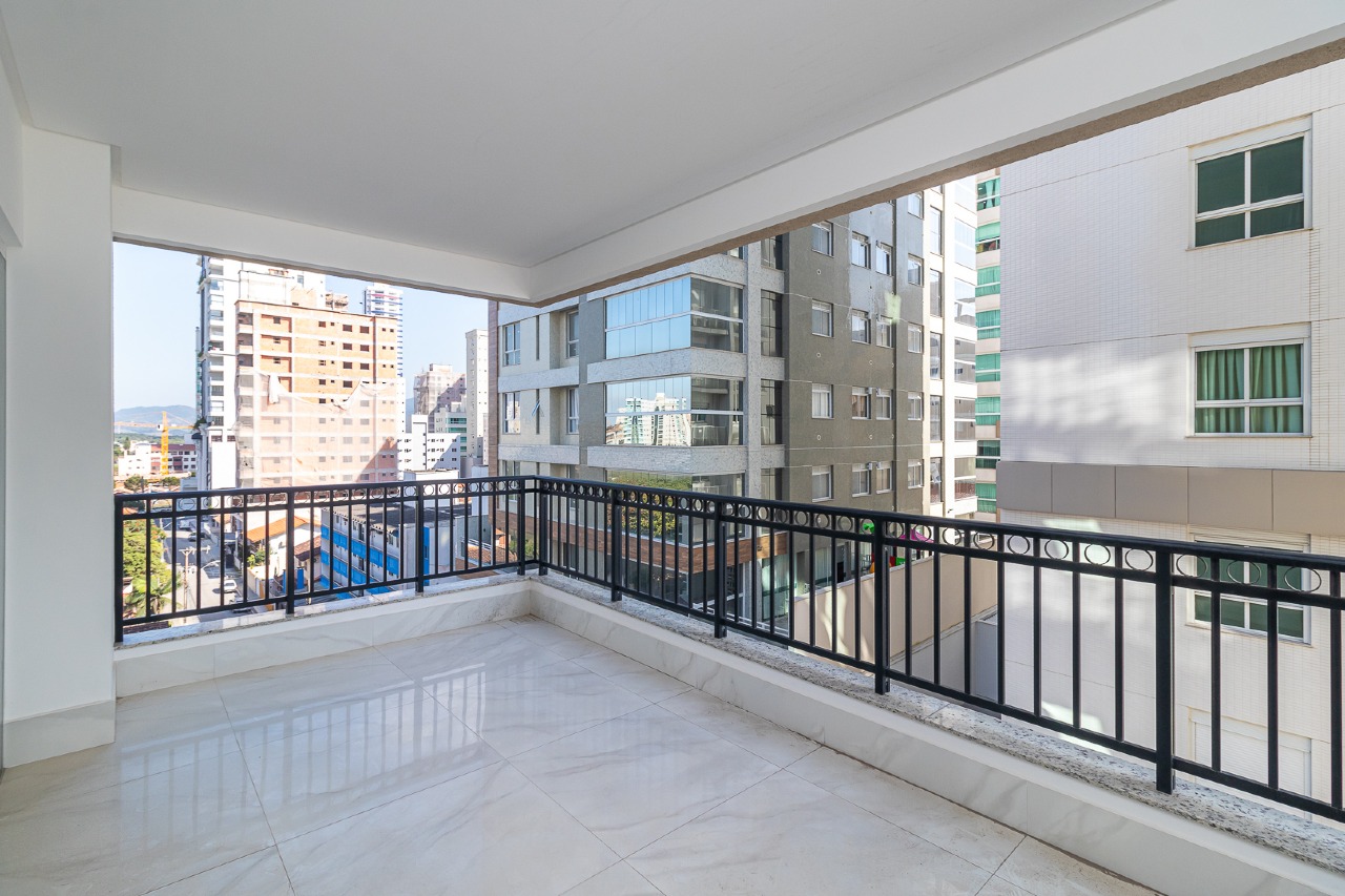Foto do imóvel Apartamento 4 suítes no Edifício La Belle – 196m² a 60m do mar em Meia Praia, Itapema