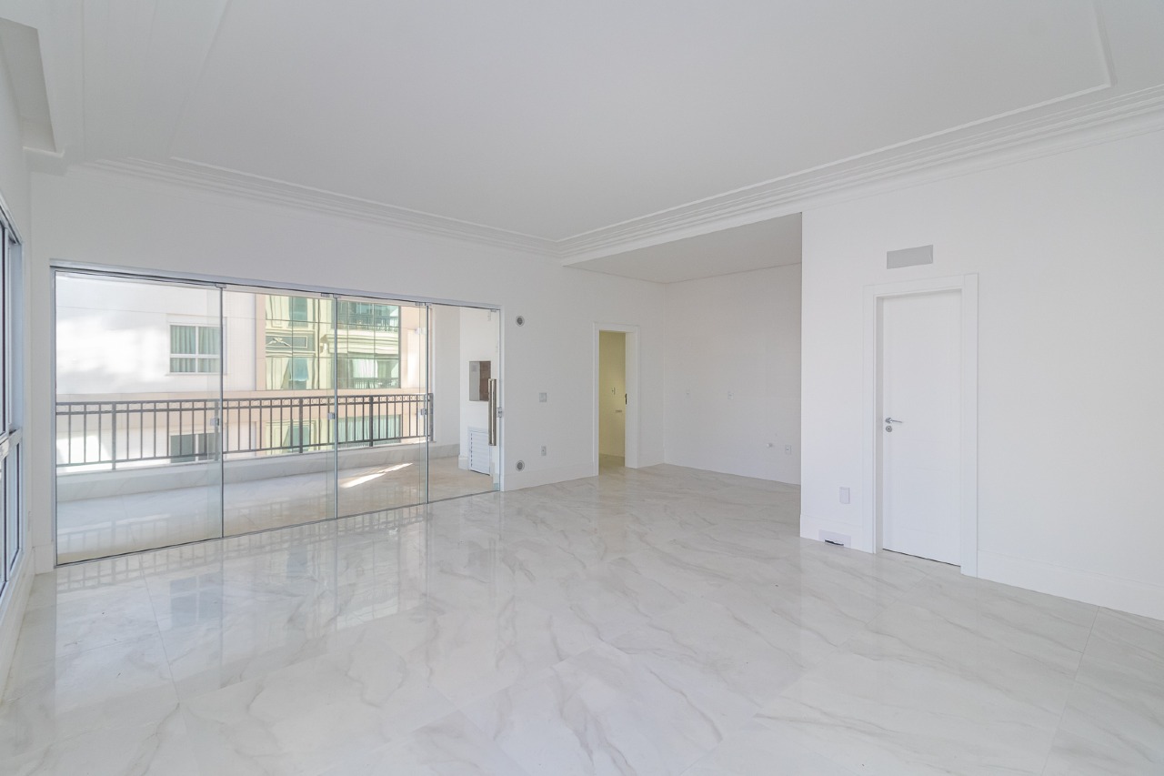Foto do imóvel Apartamento 4 suítes no Edifício La Belle – 196m² a 60m do mar em Meia Praia, Itapema
