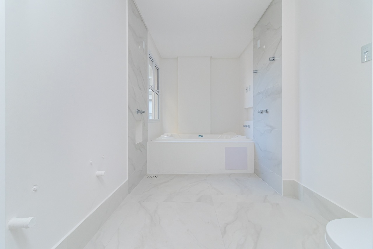 Foto do imóvel Apartamento 4 suítes no Edifício La Belle – 196m² a 60m do mar em Meia Praia, Itapema