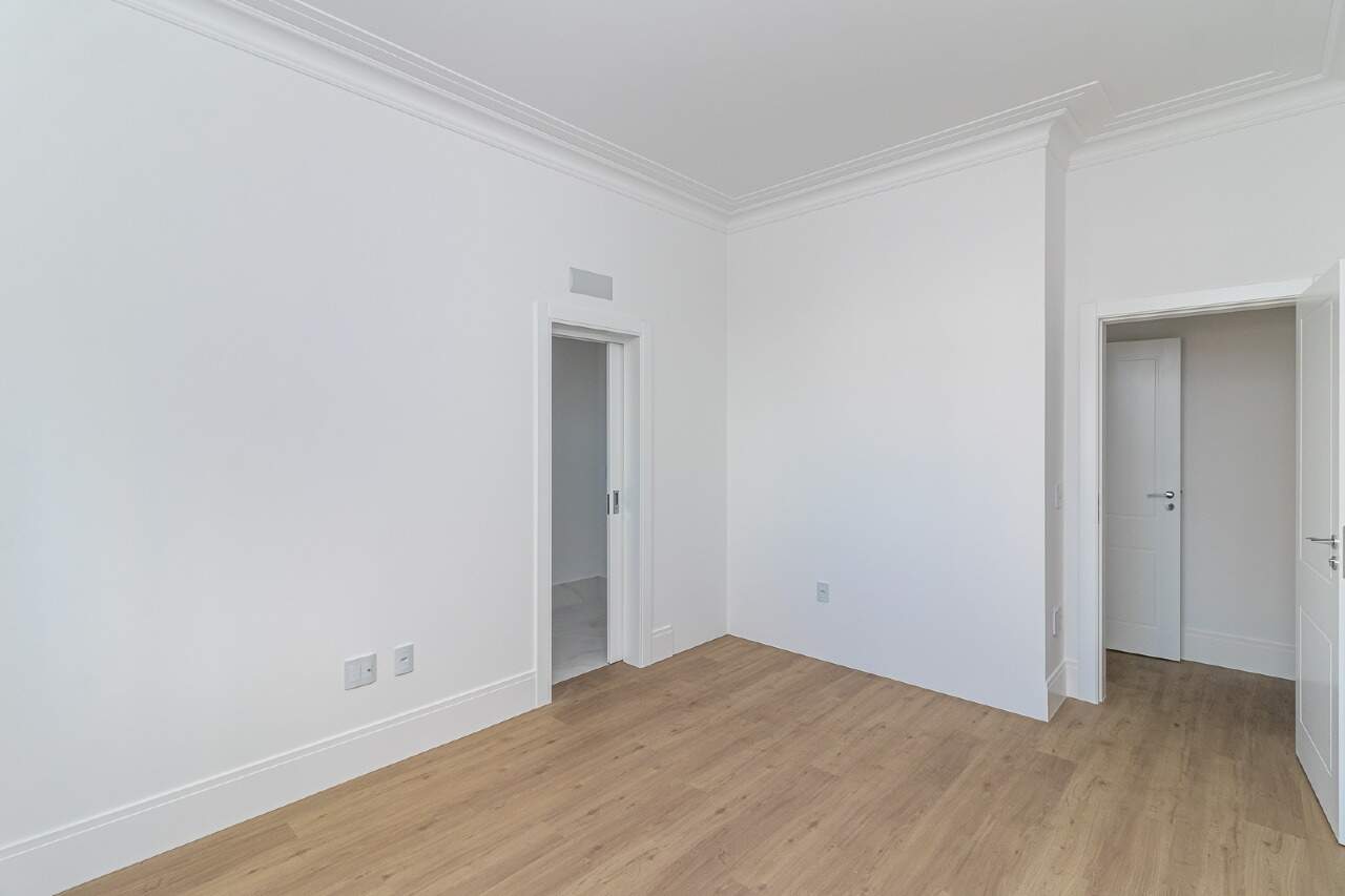 Foto do imóvel Apartamento 4 suítes no Edifício La Belle – 196m² a 60m do mar em Meia Praia, Itapema