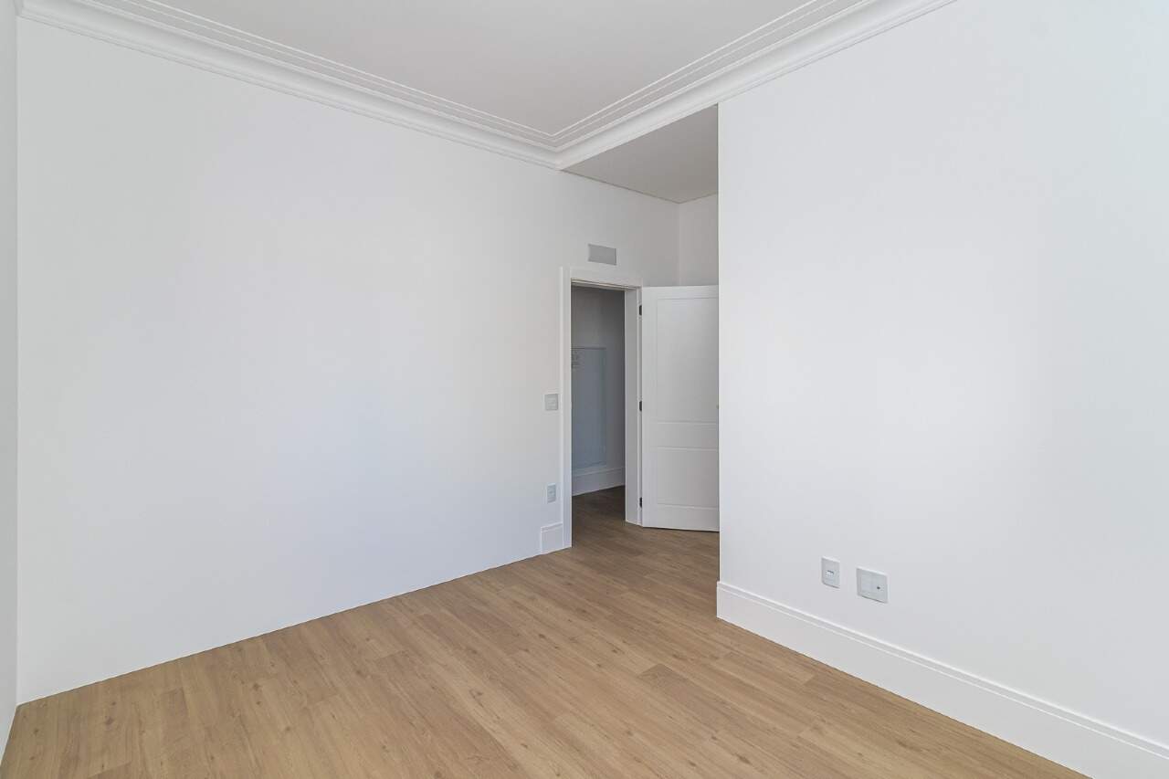 Foto do imóvel Apartamento 4 suítes no Edifício La Belle – 196m² a 60m do mar em Meia Praia, Itapema