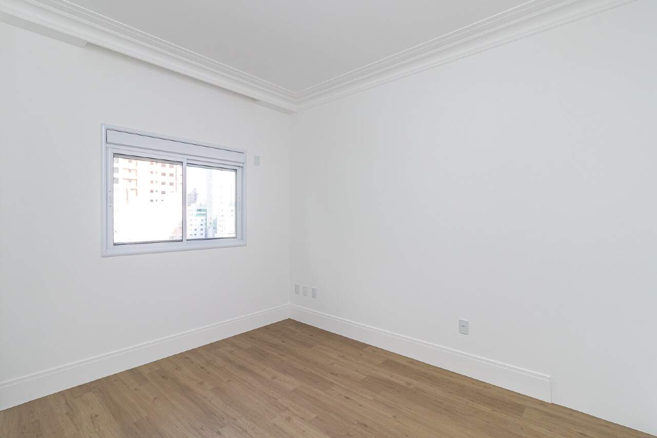 Foto do imóvel Apartamento 4 suítes no Edifício La Belle – 196m² a 60m do mar em Meia Praia, Itapema