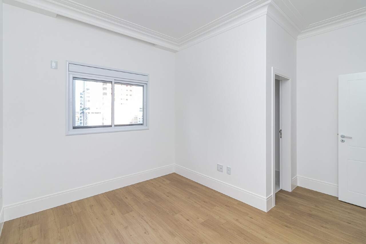 Foto do imóvel Apartamento 4 suítes no Edifício La Belle – 196m² a 60m do mar em Meia Praia, Itapema