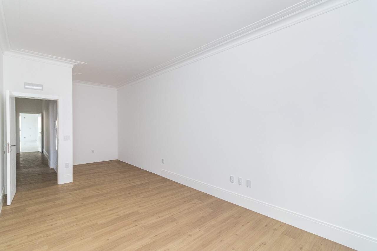 Foto do imóvel Apartamento 4 suítes no Edifício La Belle – 196m² a 60m do mar em Meia Praia, Itapema