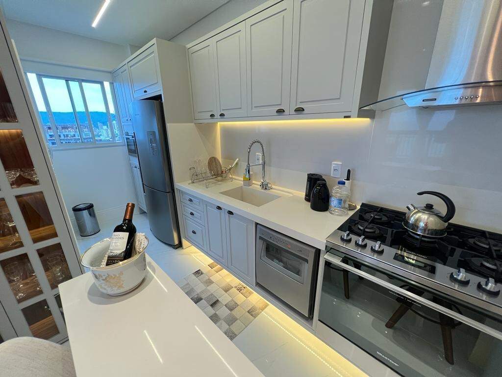 Foto do imóvel Apartamento no La Rivière com 3 suítes e 140m² frente mar – Meia Praia, Itapema