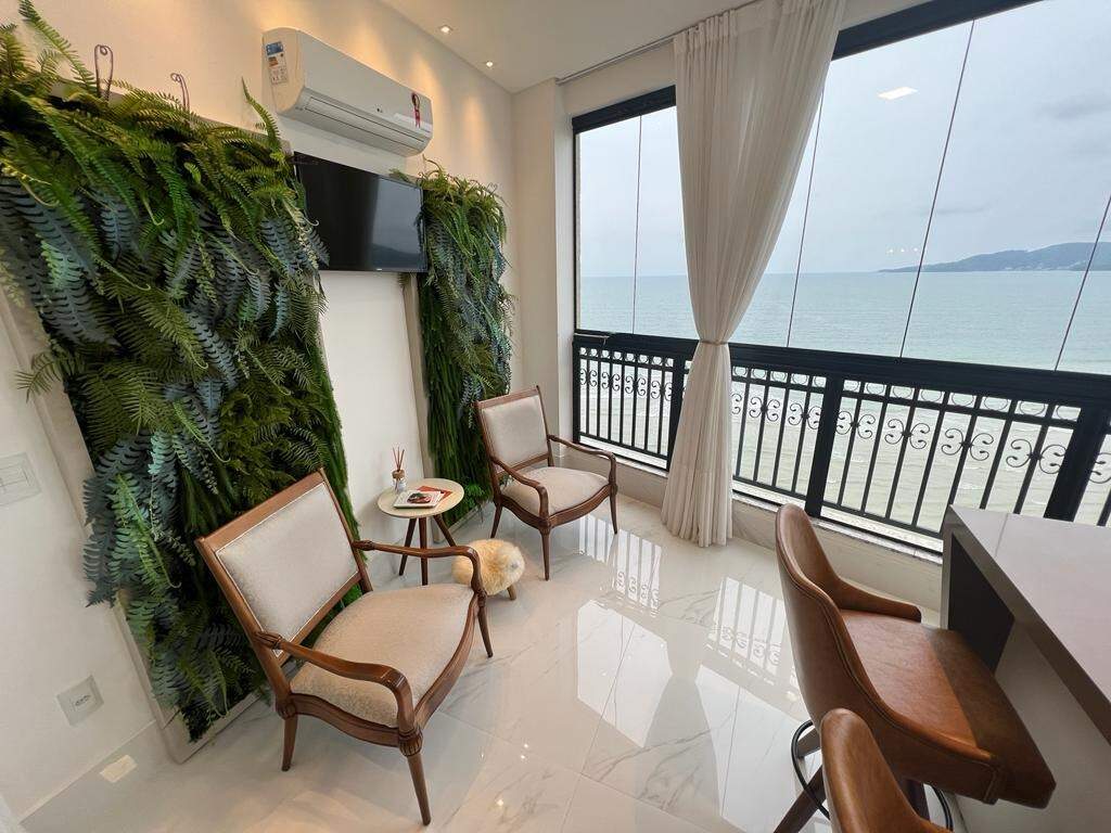 Foto do imóvel Apartamento no La Rivière com 3 suítes e 140m² frente mar – Meia Praia, Itapema
