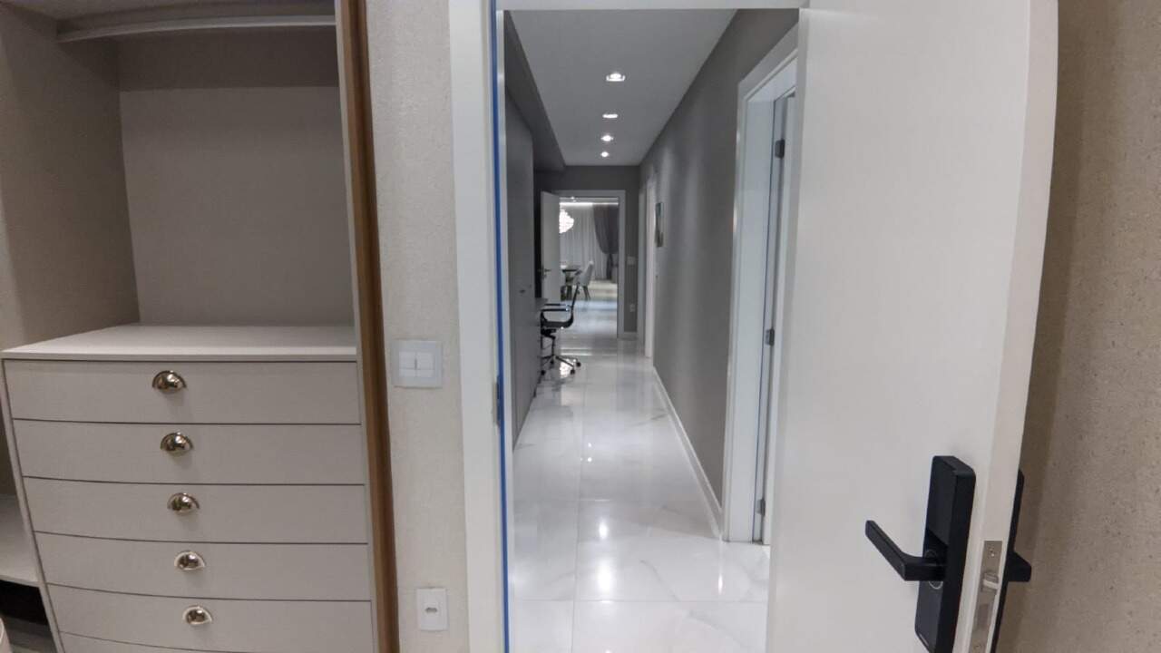 Foto do imóvel Apartamento 100m do mar Meia Praia Itapema | Residencial Porto Villa