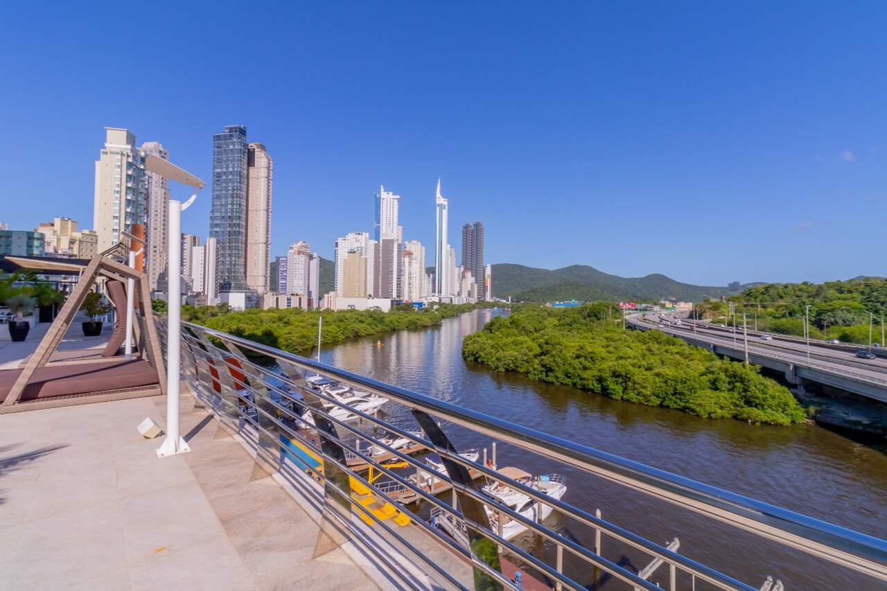 Foto do imóvel Apartamento mobiliado de 182m² no Marina Beach Tower com 3 suítes e marina exclusiva – Balneário Camboriú