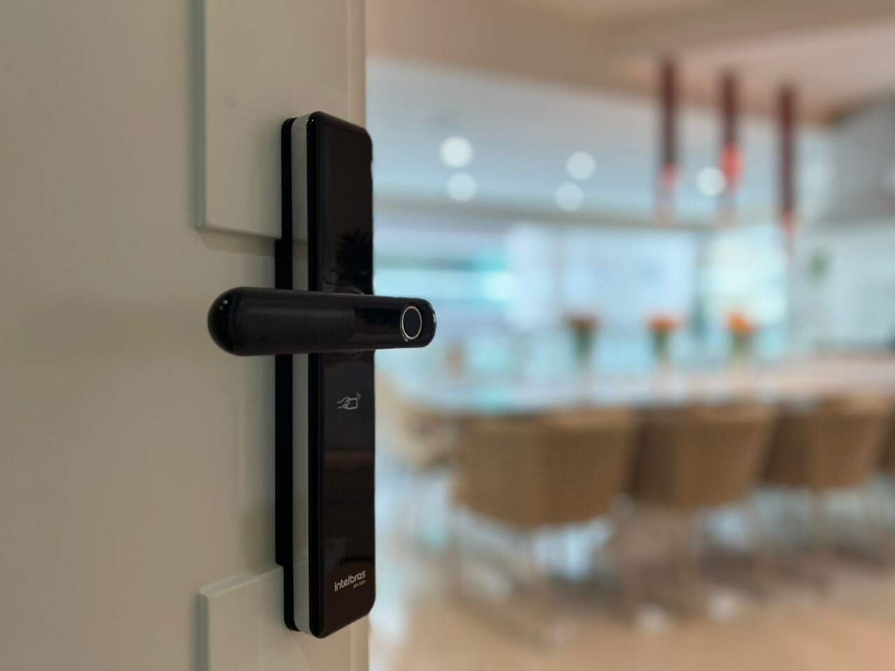 Apartamento mobiliado com 3 suítes no edifício Villa do Mar na Meia Praia em Itapema