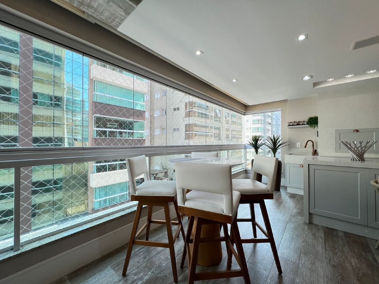 Foto do imóvel Apartamento mobiliado com vista para o mar a 300m da praia
