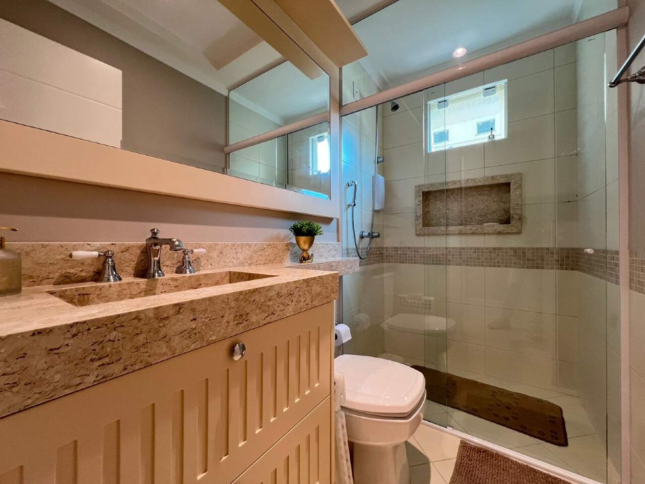 Foto do imóvel Apartamento mobiliado com vista para o mar a 300m da praia