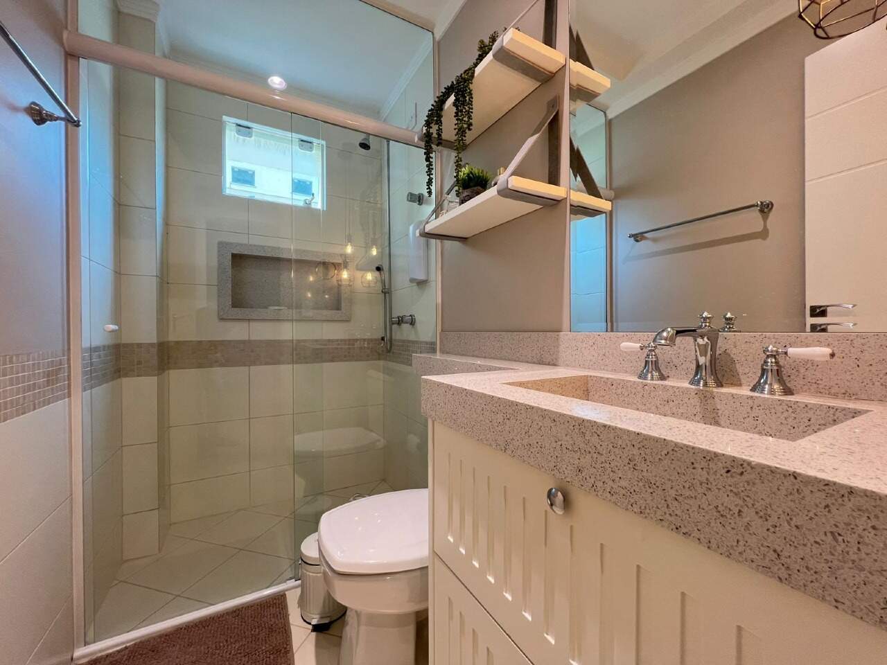 Foto do imóvel Apartamento mobiliado com vista para o mar a 300m da praia