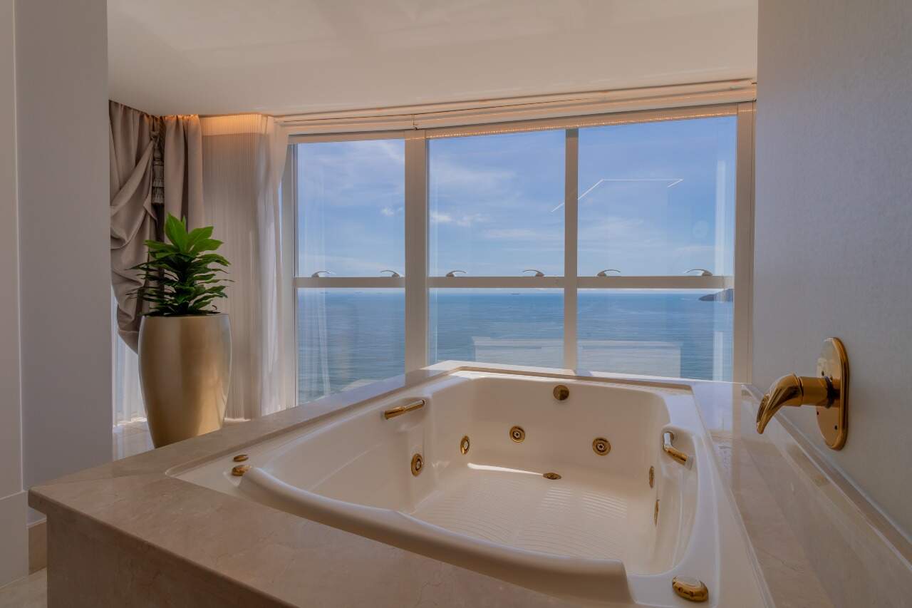 Foto do imóvel Apartamento Vista Mar com 06 suítes á venda no Edifício Victoria Residence no Centro de Balneário Camboriú