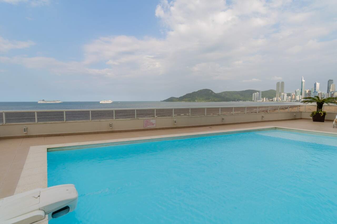Foto do imóvel Apartamento com 2 Dormitórios no Marquês de Olinda em Balneário Camboriú-Centro