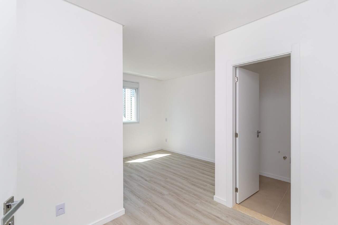 Foto do imóvel Apartamento no Edifício Villa Alba – 4 Quartos, 4 Suítes, 5 Banheiros no Centro de Balneário Camboriú