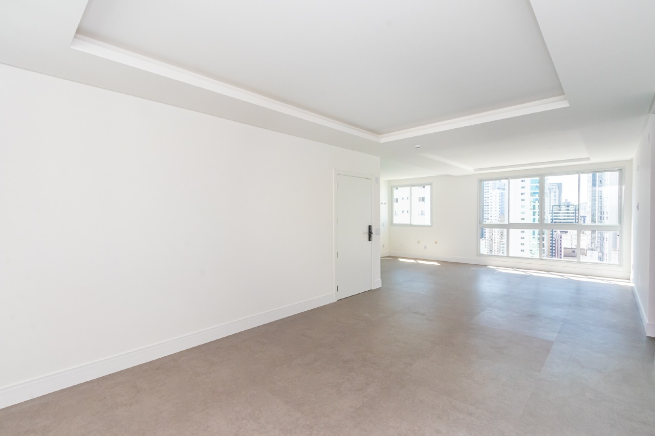 Foto do imóvel Apartamento no Edifício Villa Alba com 4 Suítes, 5 Banheiros e 3 Vagas no Centro de Balneário Camboriú