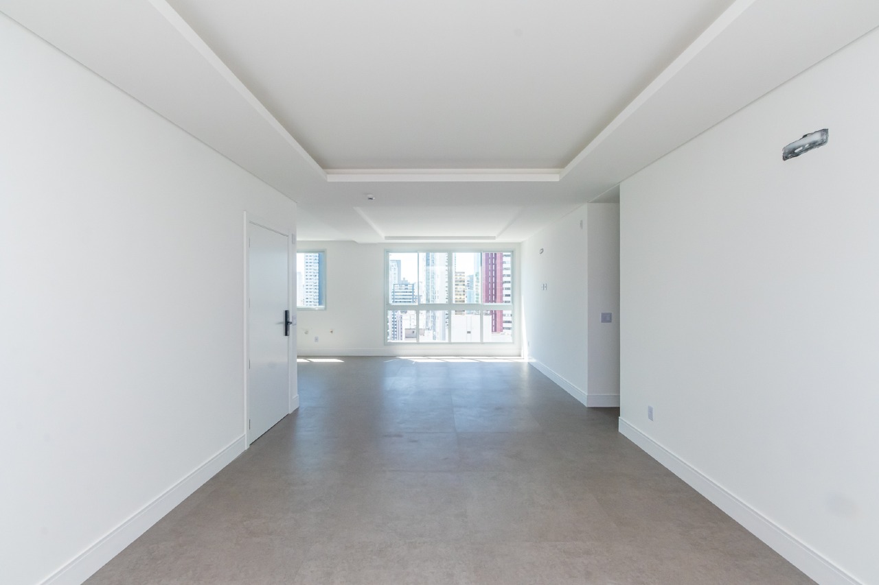 Foto do imóvel Apartamento no Edifício Villa Alba com 4 Suítes, 5 Banheiros e 3 Vagas no Centro de Balneário Camboriú