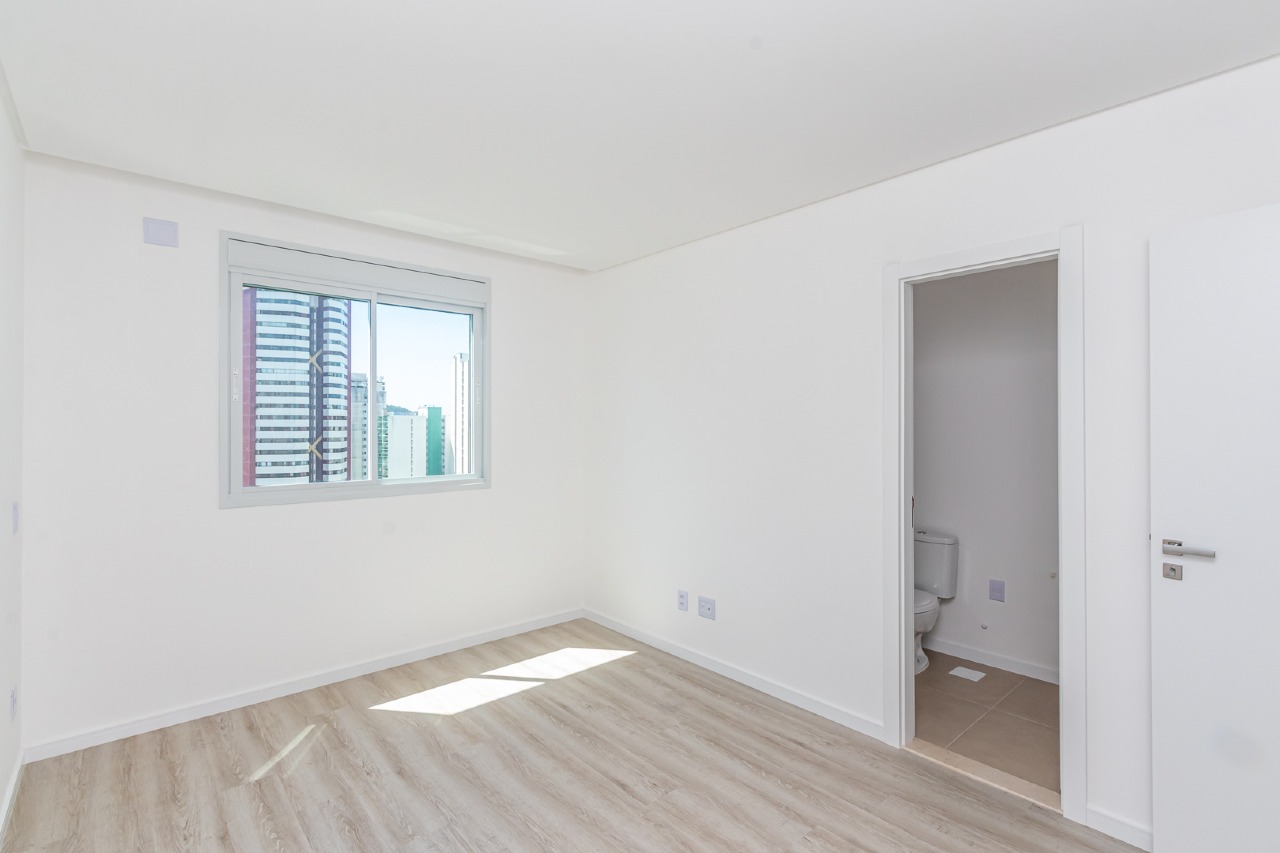 Foto do imóvel Apartamento no Edifício Villa Alba com 4 Suítes, 5 Banheiros e 3 Vagas no Centro de Balneário Camboriú