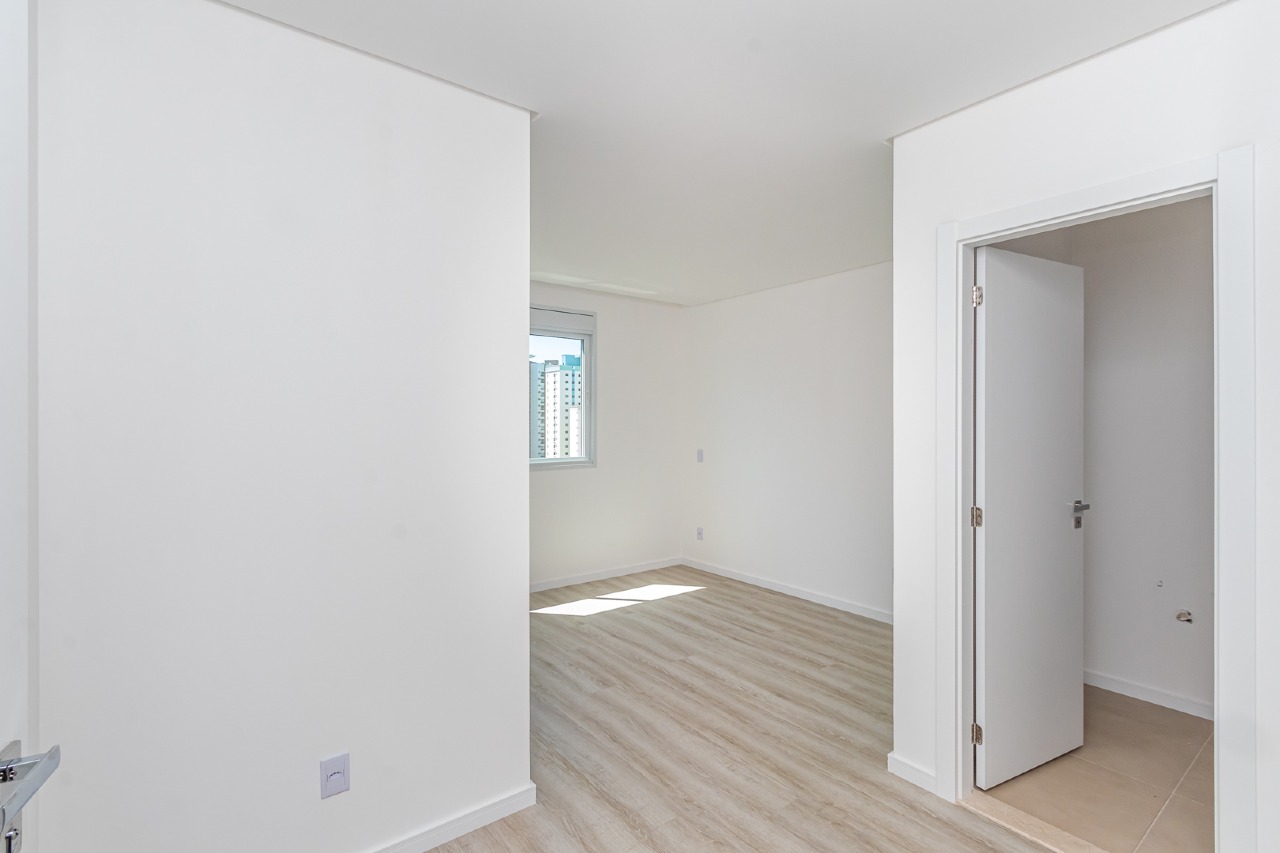 Foto do imóvel Apartamento no Edifício Villa Alba com 4 Suítes, 5 Banheiros e 3 Vagas no Centro de Balneário Camboriú