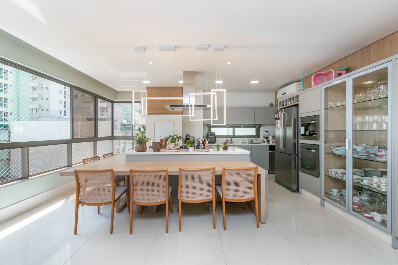 Foto do imóvel Apartamento 4 suites Quadra Mar Mobiliado a venda no Edifício Milano em Meia Praia.