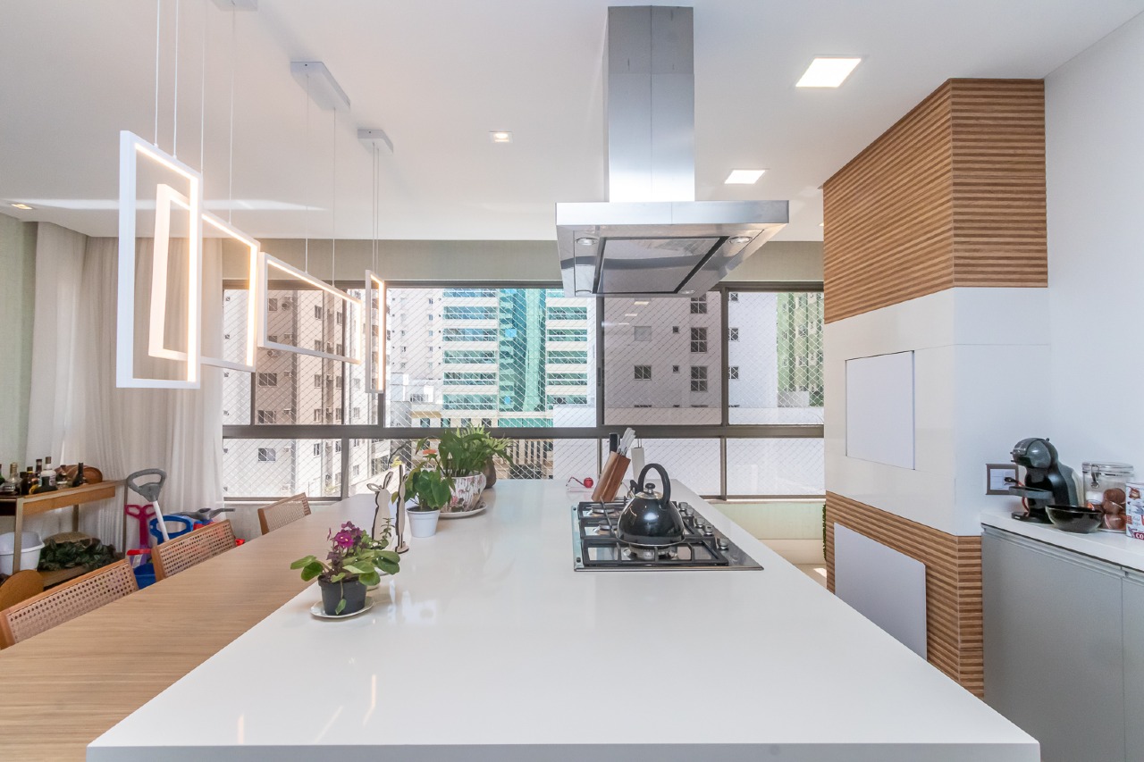 Foto do imóvel Apartamento 4 suites Quadra Mar Mobiliado a venda no Edifício Milano em Meia Praia.