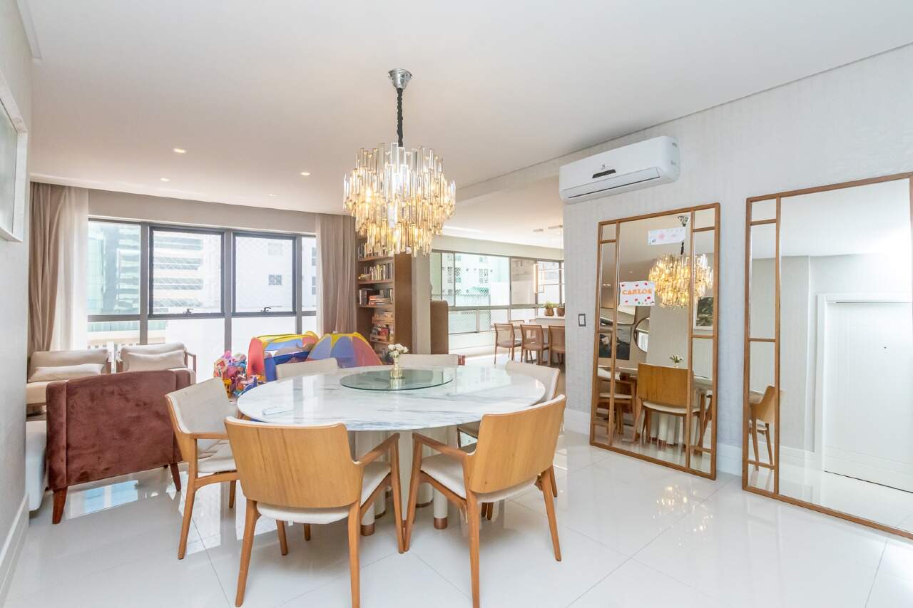 Foto do imóvel Apartamento 4 suites Quadra Mar Mobiliado a venda no Edifício Milano em Meia Praia.
