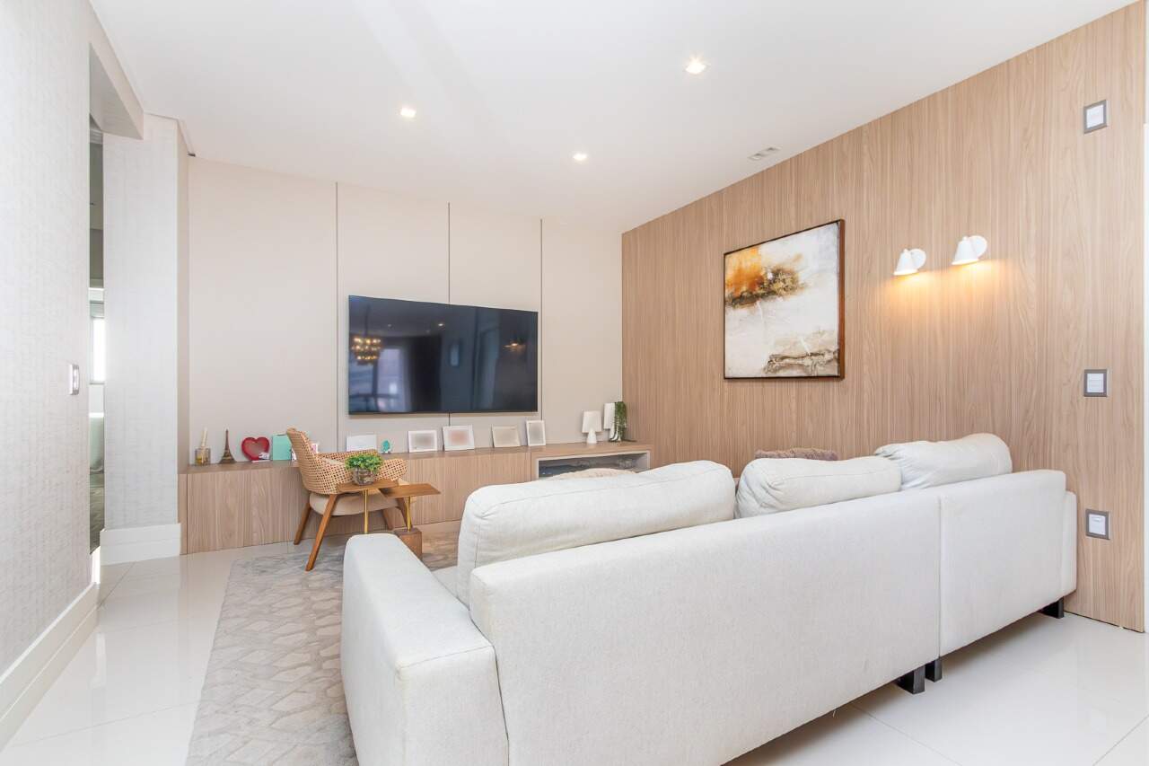Foto do imóvel Apartamento 4 suites Quadra Mar Mobiliado a venda no Edifício Milano em Meia Praia.