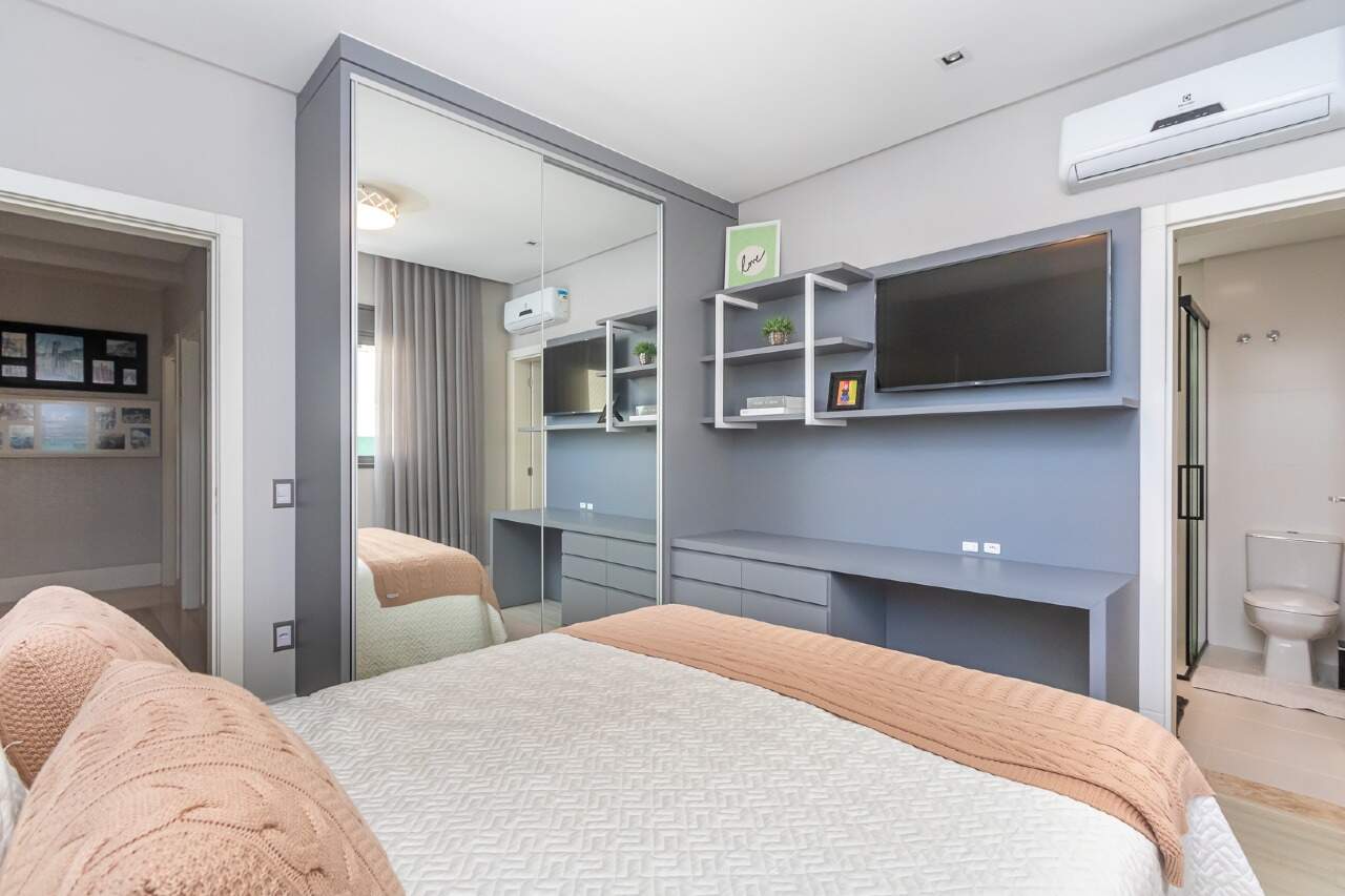 Foto do imóvel Apartamento 4 suites Quadra Mar Mobiliado a venda no Edifício Milano em Meia Praia.