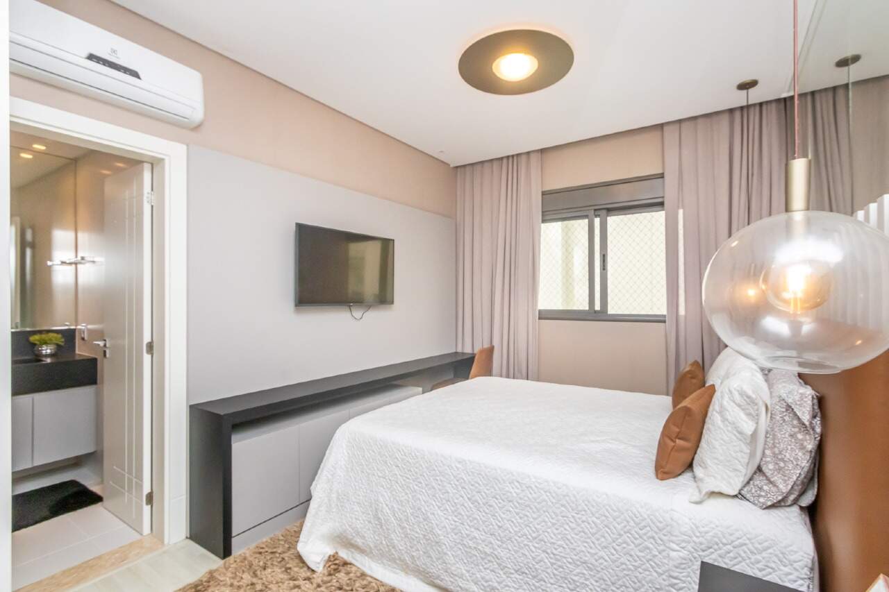 Foto do imóvel Apartamento 4 suites Quadra Mar Mobiliado a venda no Edifício Milano em Meia Praia.