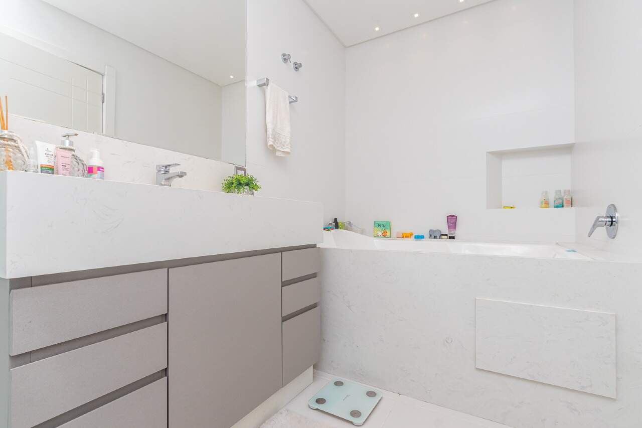 Foto do imóvel Apartamento 4 suites Quadra Mar Mobiliado a venda no Edifício Milano em Meia Praia.