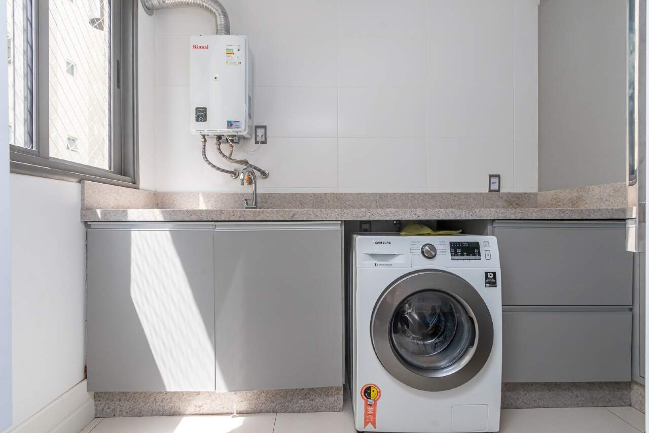 Foto do imóvel Apartamento 4 suites Quadra Mar Mobiliado a venda no Edifício Milano em Meia Praia.