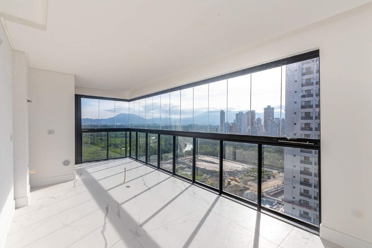 Apartamento com 4 suítes na quadra do mar no Doha Tower