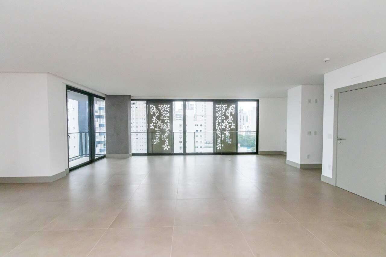 Apartamento com 3 suítes no Edifício Empire no Pioneiros em Balneário Camboriú