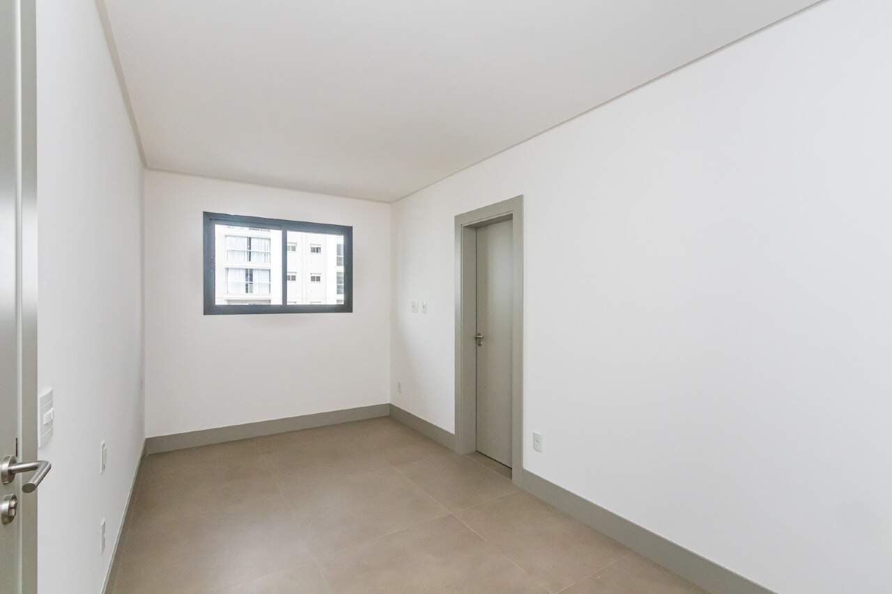 Foto do imóvel Apartamento 3 suítes Edifício Empire Bairro Pioneiros em Balneário Camboriú