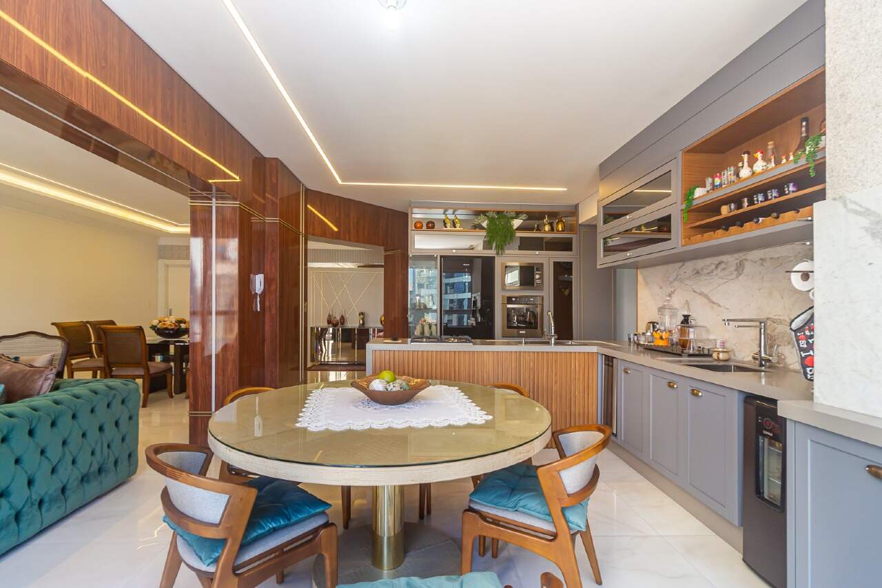 Foto do imóvel Apartamento Mobiliado com 4 Suítes no Edifício Montpellier em Meia Praia