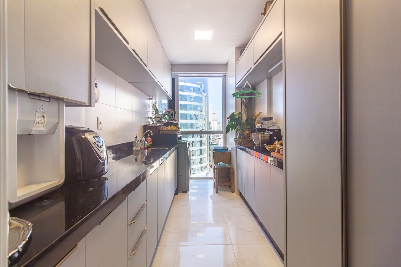 Foto do imóvel Apartamento Mobiliado com 4 Suítes no Edifício Montpellier em Meia Praia